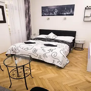  Apartment Black & White By Wenceslas Square And Muzeum